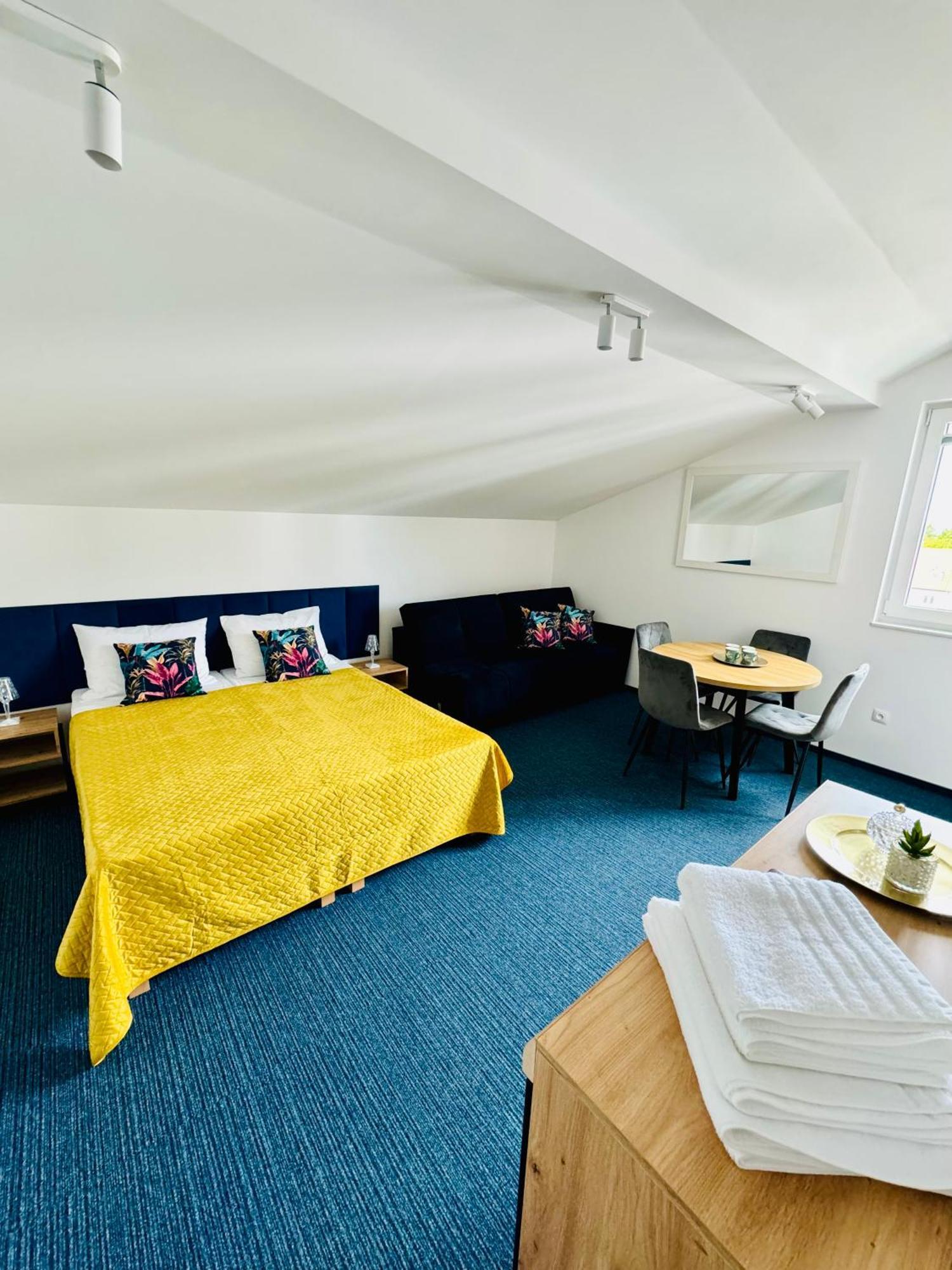 Apartamenty III Teligi ミエルノ エクステリア 写真